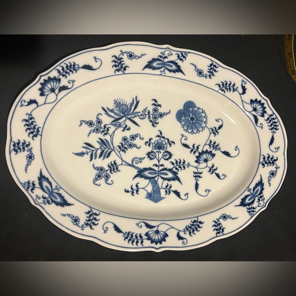 Vintage 14" Blue Danube oval Platter EUC. Plus 2 dinner plates. - Picture 3 of 7